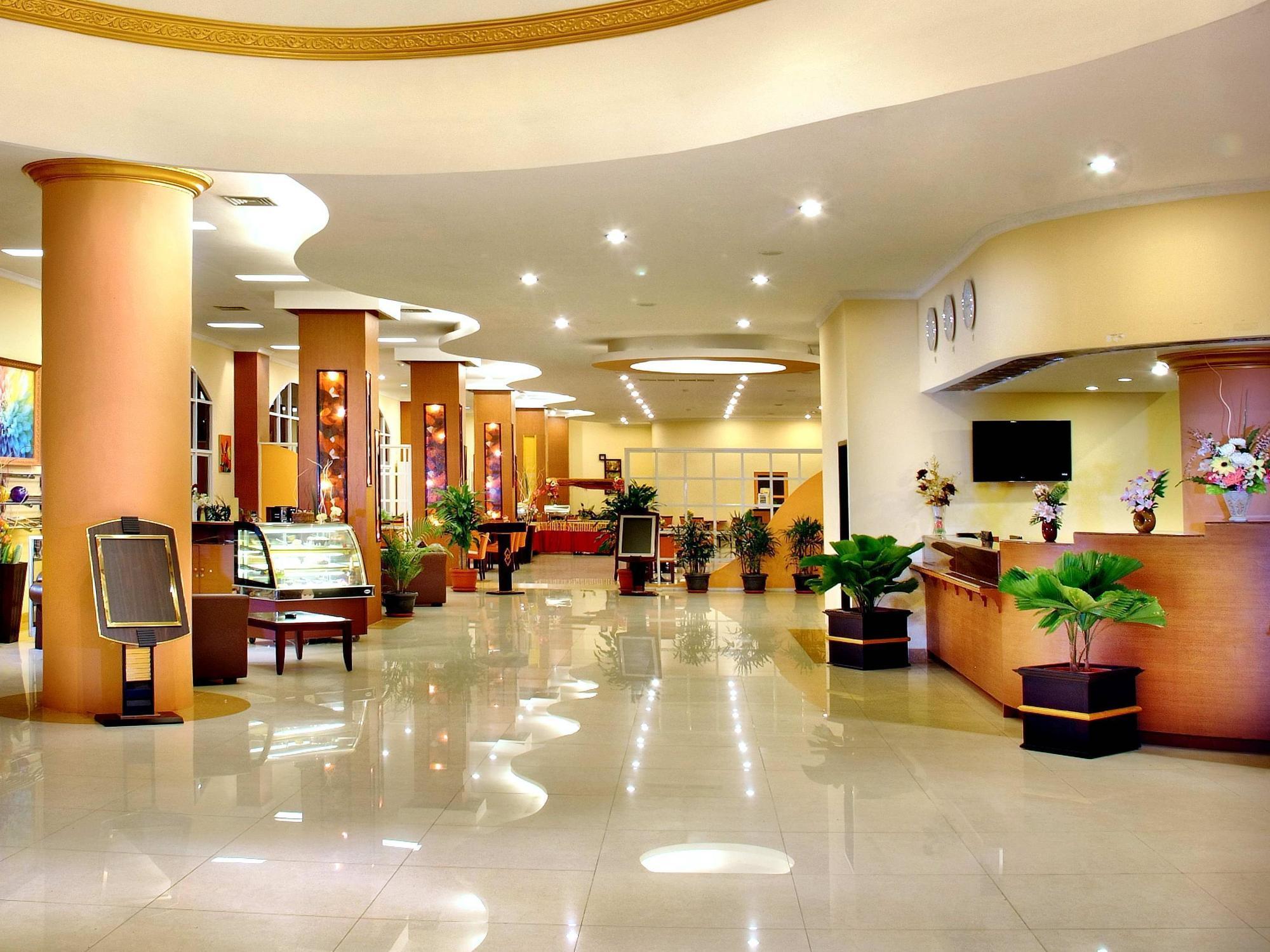 Aston Niu Manokwari Hotel & Conference Center Exteriör bild