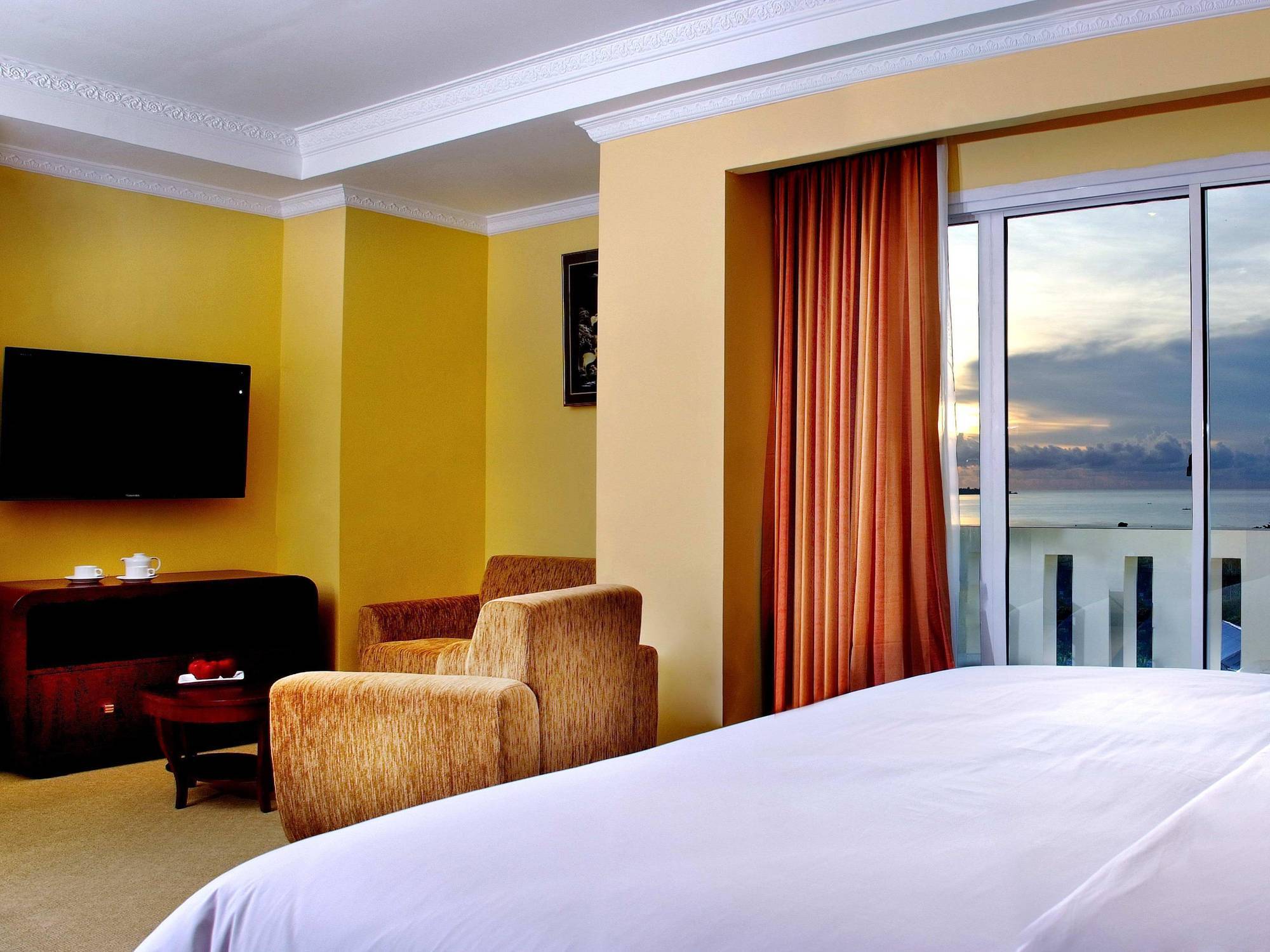 Aston Niu Manokwari Hotel & Conference Center Exteriör bild