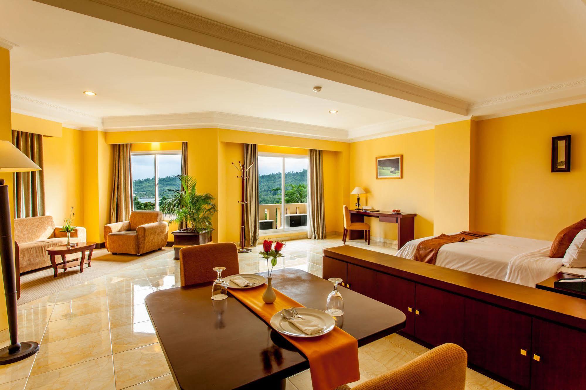 Aston Niu Manokwari Hotel & Conference Center Exteriör bild